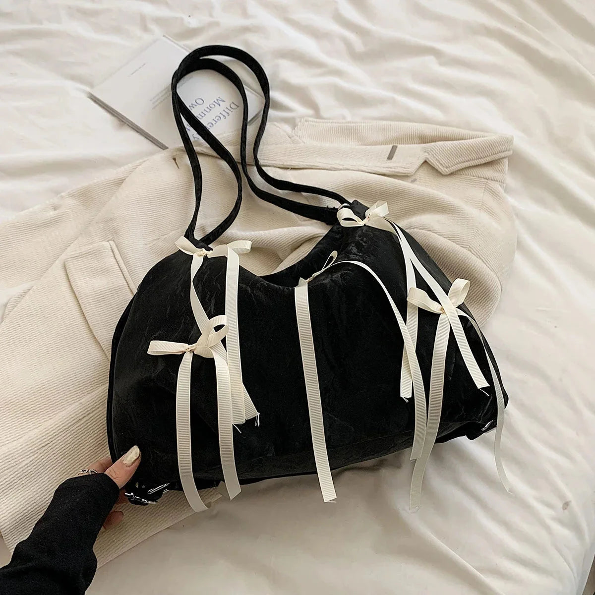Small Ribbon Leather Shoulder Handbags — in alternativa