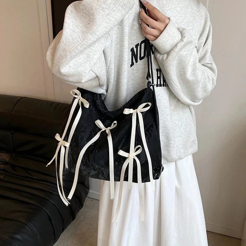 Small Ribbon Leather Shoulder Handbags — dettaglio del tessuto