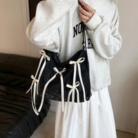 Small Ribbon Leather Shoulder Handbags — dettaglio del tessuto