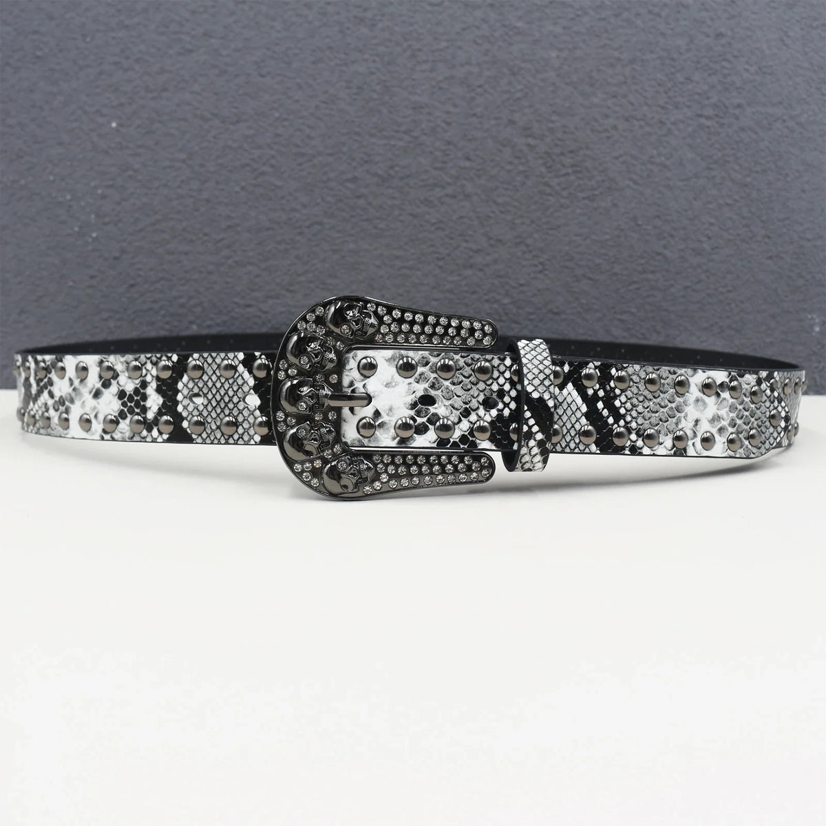 Snakeskin Studded Big Buckle Belt — vista posteriore