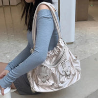 Soft Pleated Multi pocketed Handbag — in alternativa