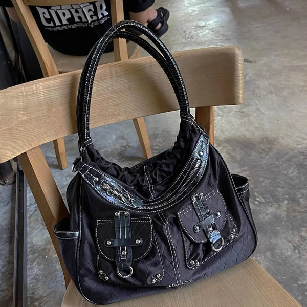 Soft Pleated Multi pocketed Handbag — vista frontale