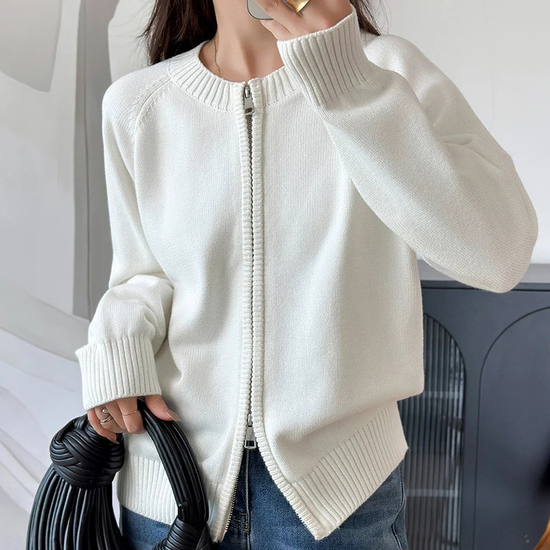 Solid Crew Neck Double Zip Cardigan — dettaglio della stampa