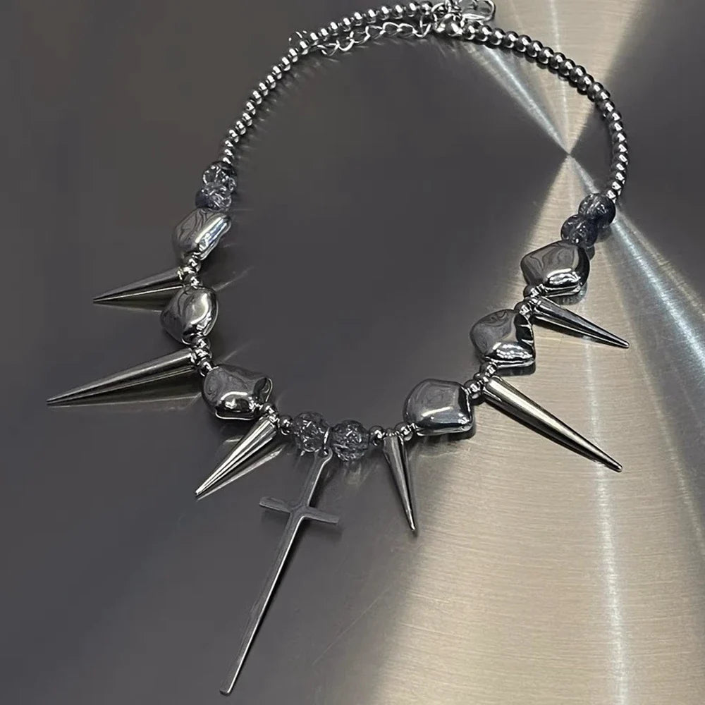Spiked Cross Necklace — vista posteriore