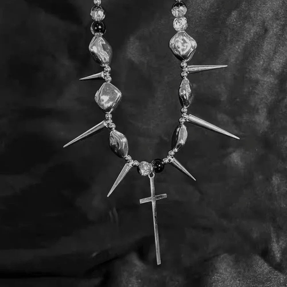 Spiked Cross Necklace — dettaglio della stampa