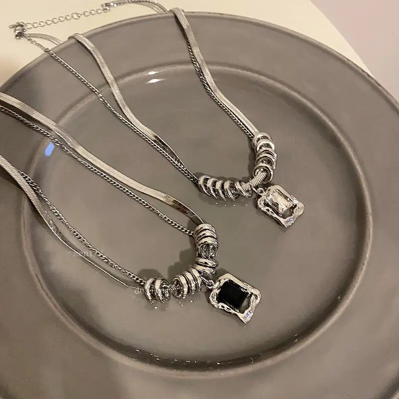 Square Pendant Double Layer Necklace — in alternativa