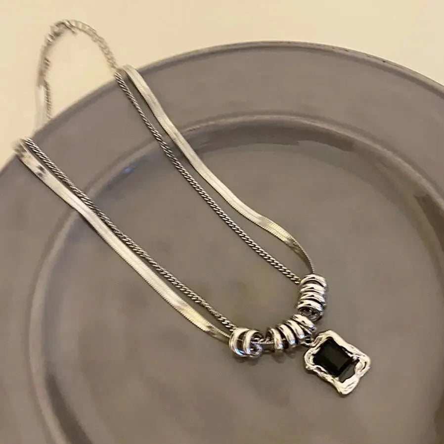 Square Pendant Double Layer Necklace — vista frontale