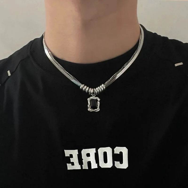Square Pendant Double Layer Necklace — dettaglio
