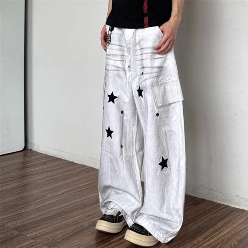 Star Graphic Print Distressed Cargo Denim Jeans — dettaglio della stampa