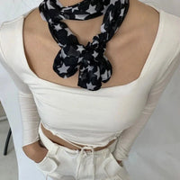 Star Print Grunge Neckerchief Scarf — dettaglio della stampa