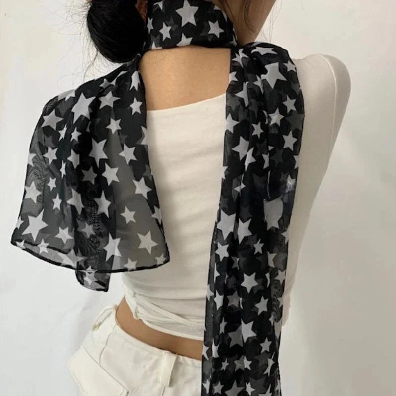 Star Print Grunge Neckerchief Scarf — vista laterale