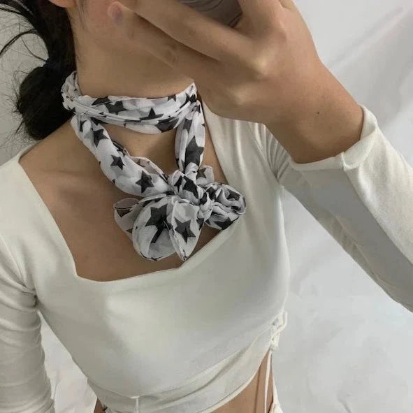 Star Print Grunge Neckerchief Scarf — vista frontale