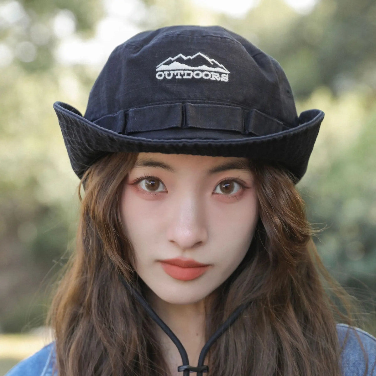 Stone Washed Safari Bucket Hat — dettaglio del tessuto