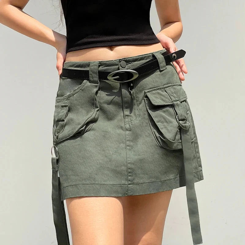 Strappy Green Cargo Mini Skirt — vista posteriore