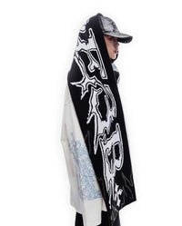 Streetwear Graphic Design Shawl Scarf — dettaglio