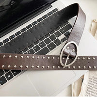 Studded Rivet Metal Circle Buckle Belt — vista laterale