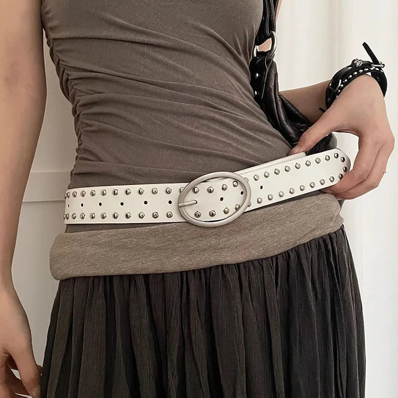 Studded Rivet Metal Circle Buckle Belt — dettaglio