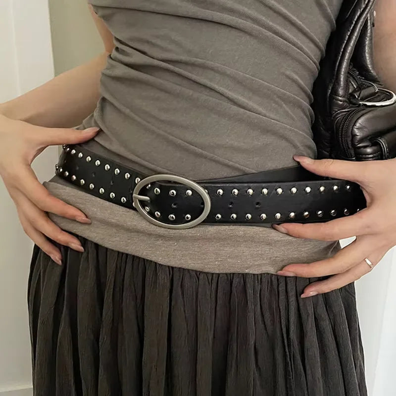 Studded Rivet Metal Circle Buckle Belt — vista posteriore