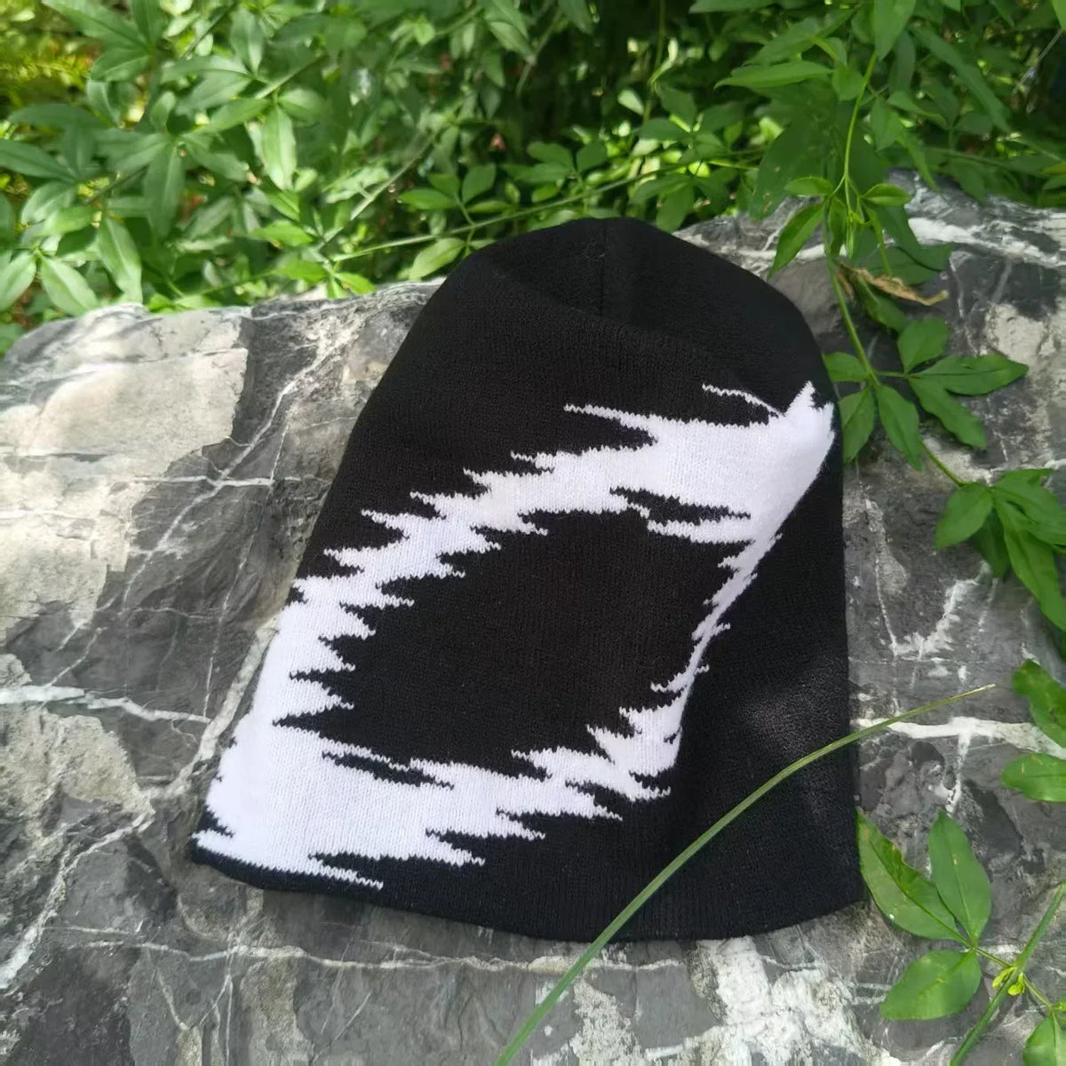 Stutter Step O Jacquard Graphic Beanie — in alternativa