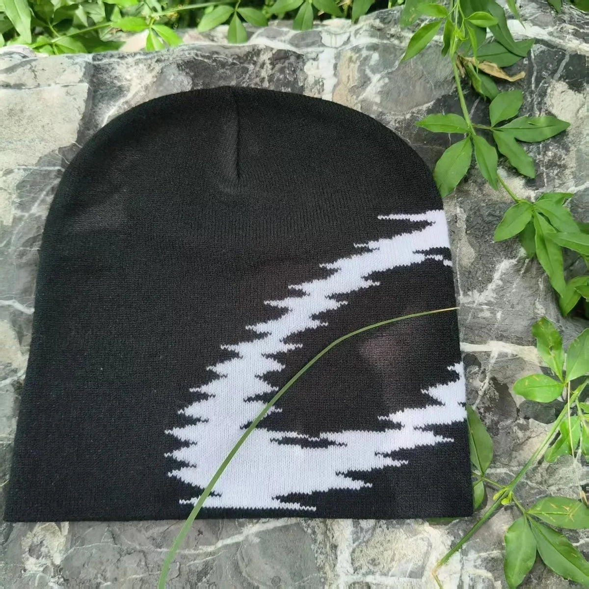 Stutter Step O Jacquard Graphic Beanie — vista posteriore