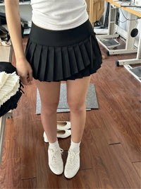 Summer Preppy Pleated Mini Skirt — vista laterale