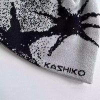 Symbiote Beanie — vista laterale
