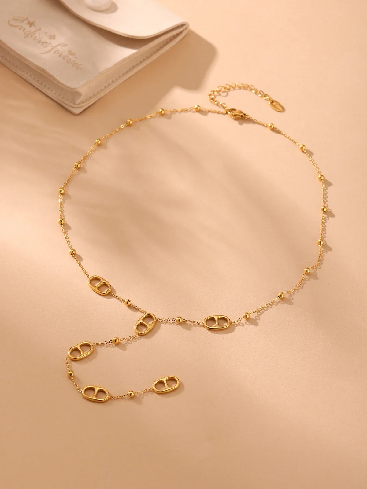 Tab Long Chain Necklace — dettaglio della stampa