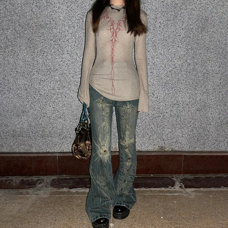 Tattoo Print Vintage Distressed Flare Jean — dettaglio della stampa