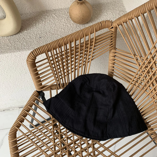 Thin Breathable Bucket Hat — vista frontale
