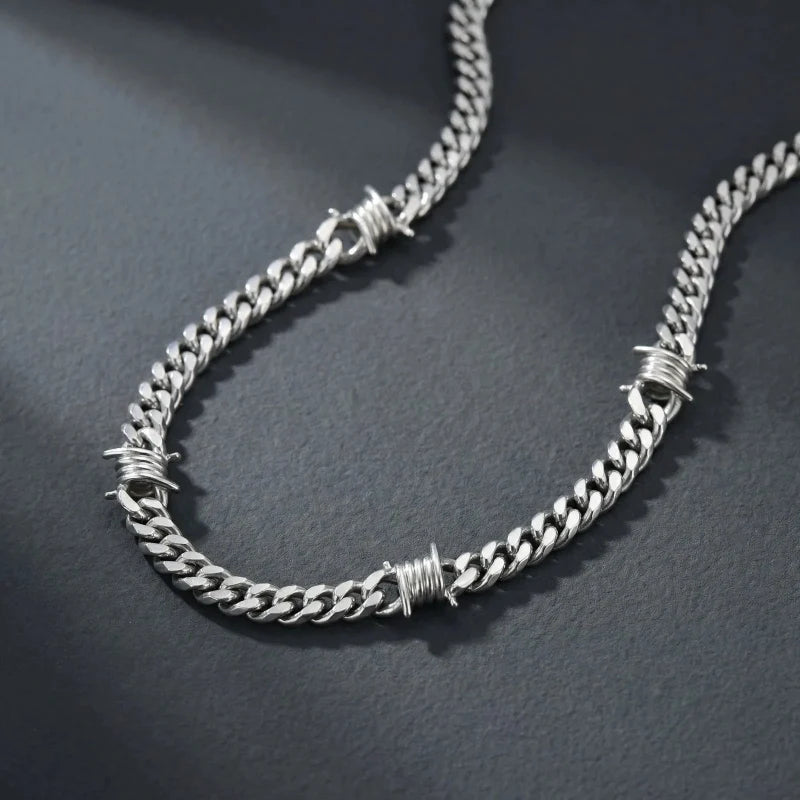 Thorns Barbed Cuban Chain Necklace — vista posteriore
