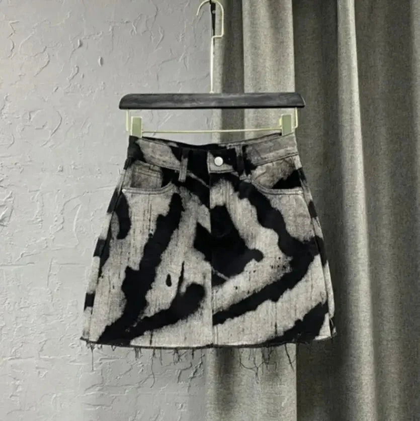 Tie Dye Printed Mini Skirt — vista frontale