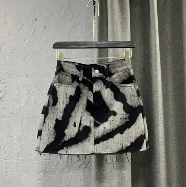 Tie Dye Printed Mini Skirt — vista frontale