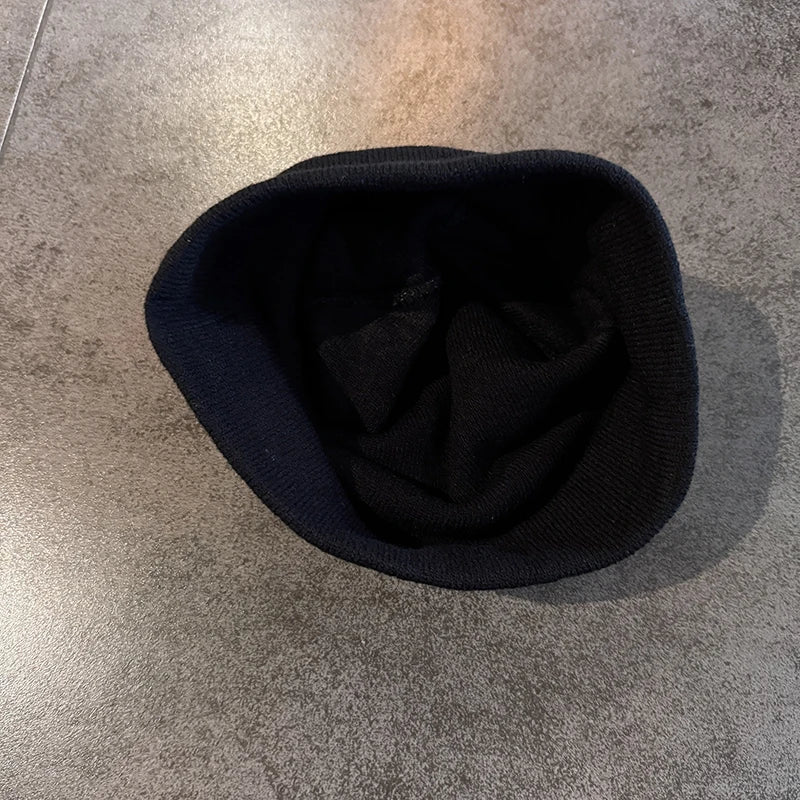 Triple Star Pentagram Beanie — vista posteriore