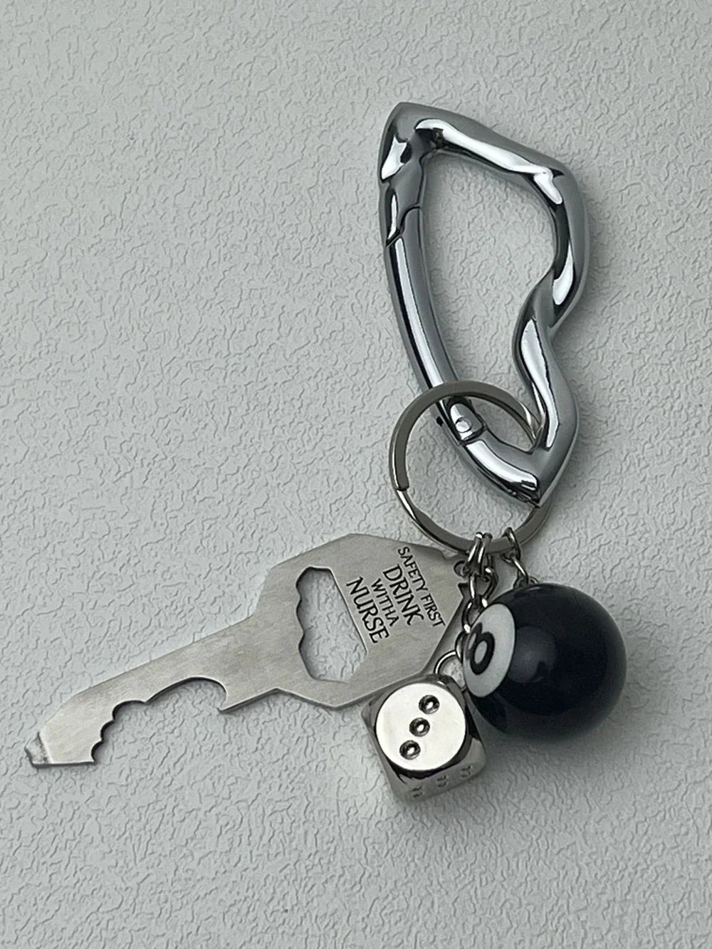 Twisted Metal Carabiner Keychain — dettaglio della stampa