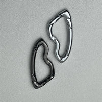Twisted Metal Carabiner Keychain — dettaglio