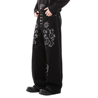 Two Lions Embroidered Graphic Denim Jeans — dettaglio della stampa