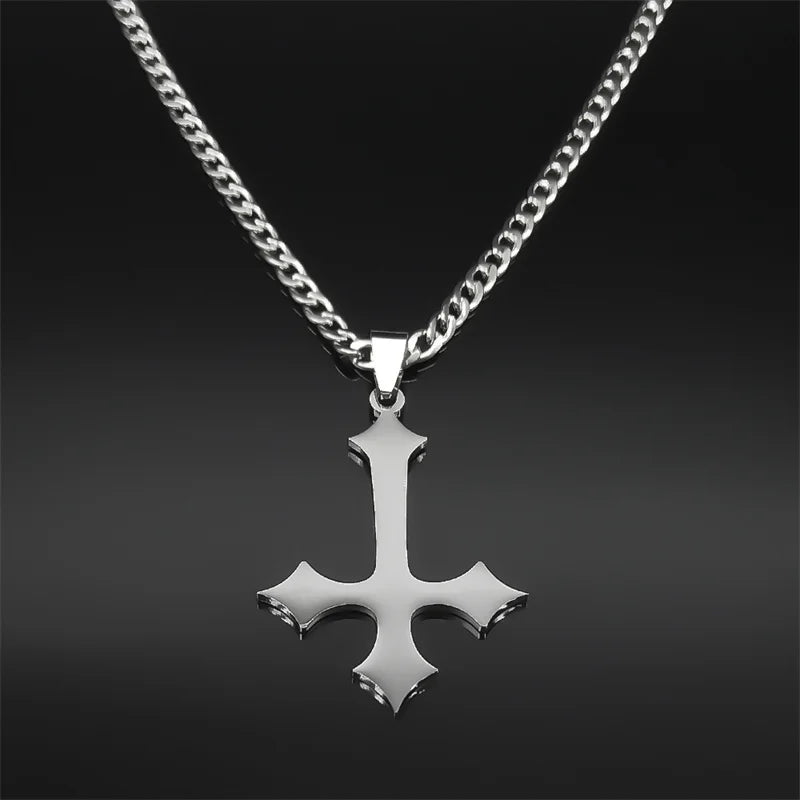 Upside Down Cross Pendant Necklace — dettaglio