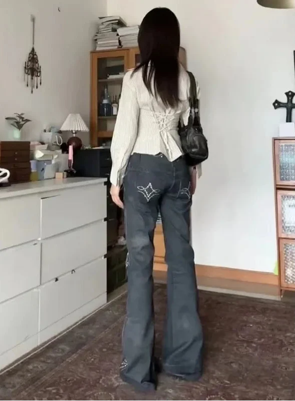 Vintage Aesthetic Print Flared Bootcut Jeans — vista laterale