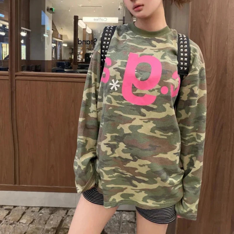 Vintage Camouflage Women Waffle Knit Long Sleeve Top — vista posteriore
