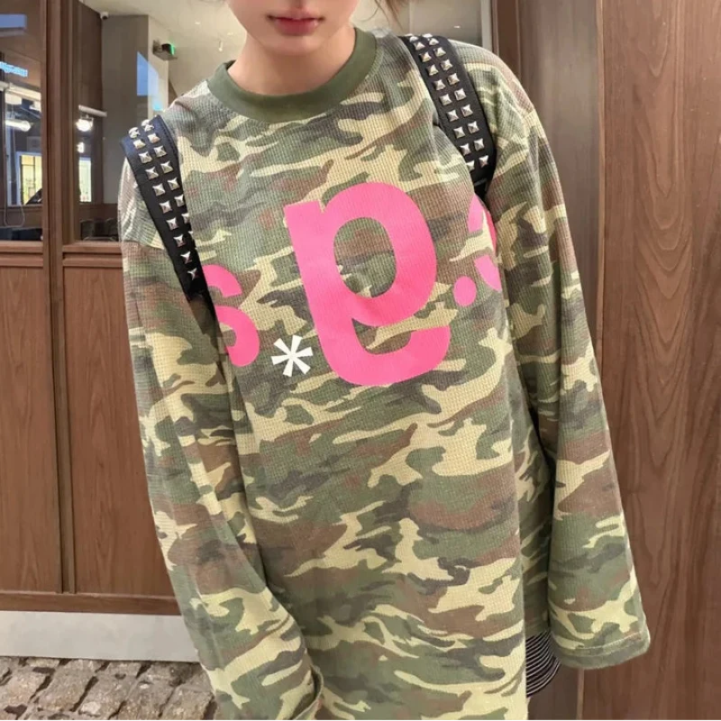 Vintage Camouflage Women Waffle Knit Long Sleeve Top — dettaglio della stampa