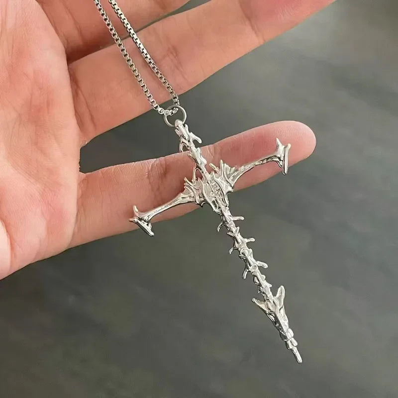 Vintage Cross Pendant Goth Necklace — vista posteriore