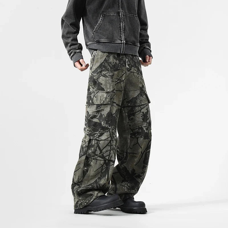 Vintage Leaf Pattern Camouflage Cargo Trousers — vista laterale