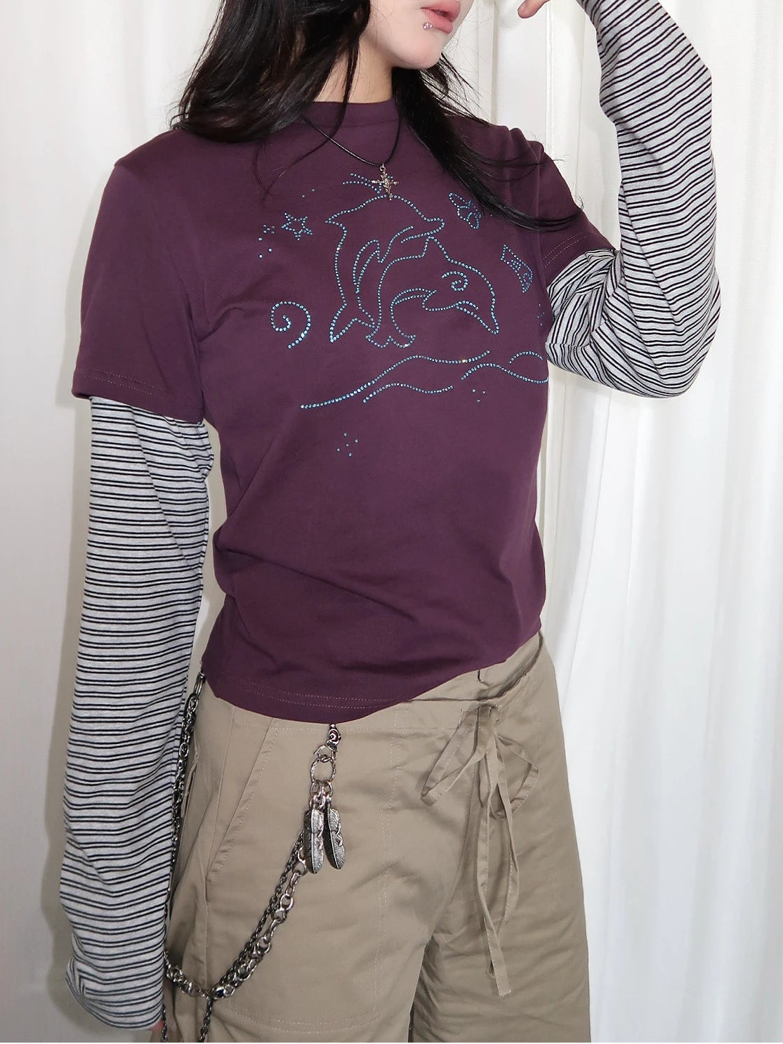 Vintage Striped Dolphin Graphic Long Sleeve Top — in alternativa