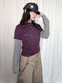 Vintage Striped Dolphin Graphic Long Sleeve Top — dettaglio della stampa