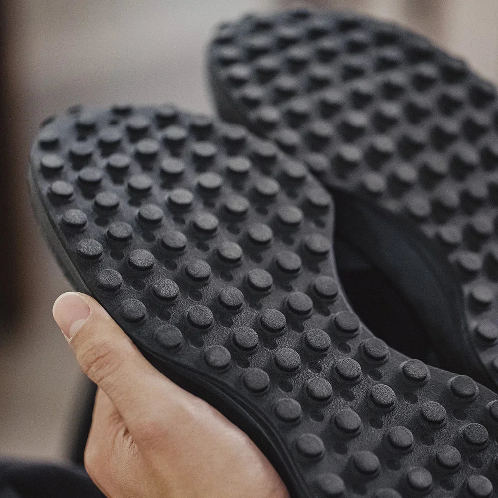 Vintage Thick soled Black Trainers — dettaglio del tessuto