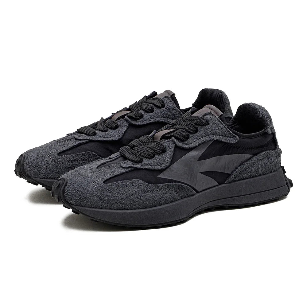 Vintage Thick soled Black Trainers — vista posteriore