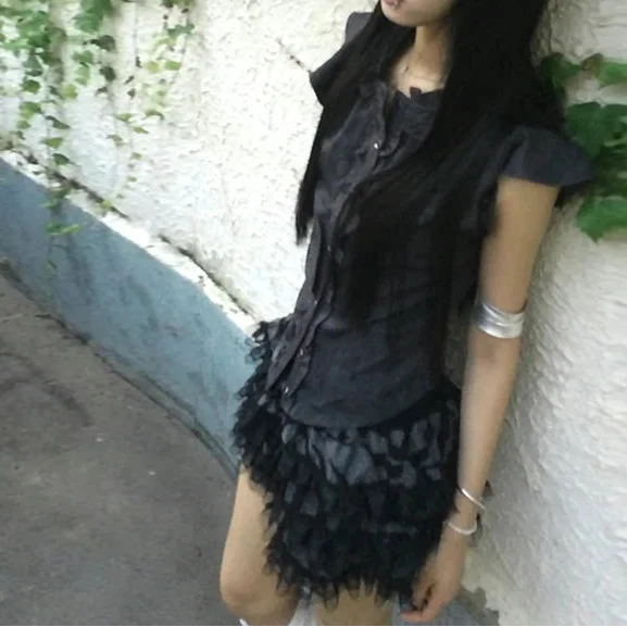 Vintage Womens Ruffled Sleeveless Blouse Shirt — vista laterale