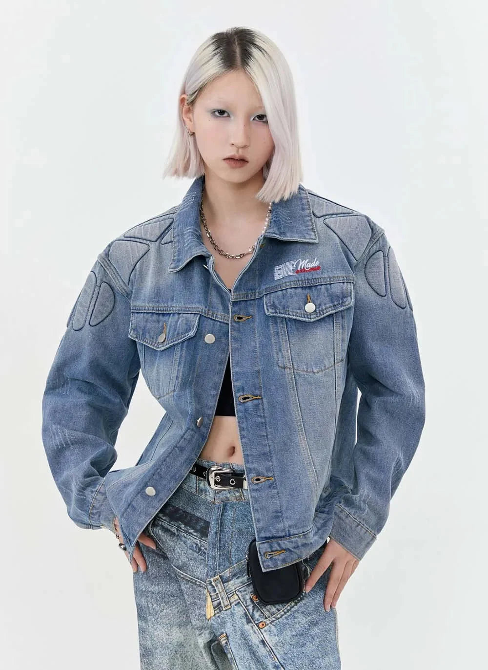 Washed Armour Panel Denim Jacket — dettaglio della stampa