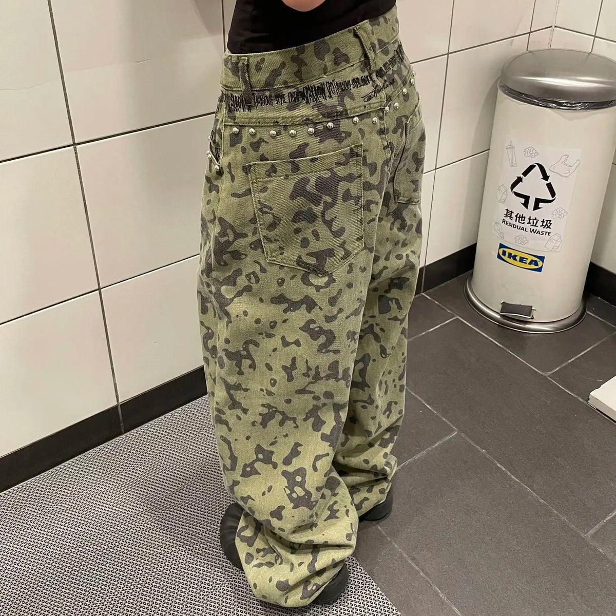 Washed Camouflage Baggy Jeans — vista posteriore