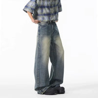 Washed Straight Leg Jeans — dettaglio